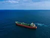 Irán ataca dos buques de ADNOC en Ormuz y frena el tráfico marítimo