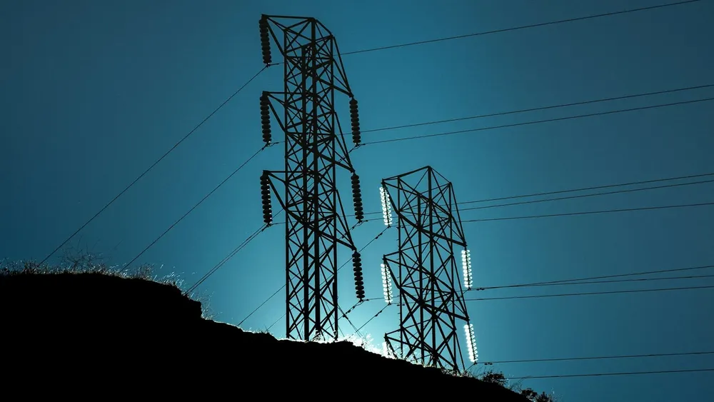Advierten que la congestión en las redes de transmisión frena el aprovechamiento de la energía renovable en Chile