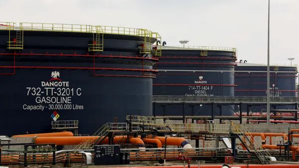 La refinería nigeriana de Dangote garantiza un respaldo de 1.000 millones de dólares de cara a su salida a bolsa