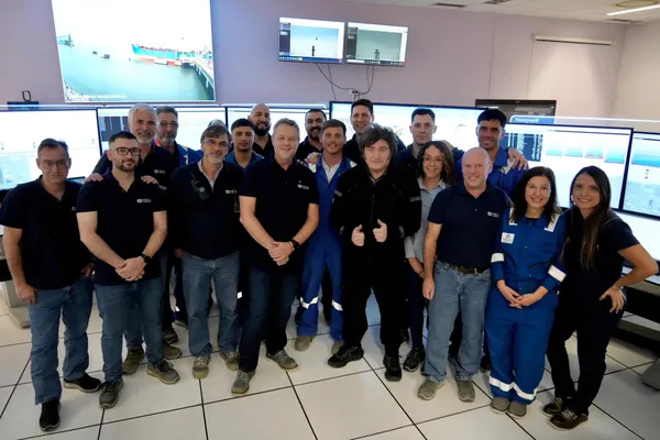 Milei inspecciona proyectos de procesamiento de gas y petroquímica bajo el RIGI en Bahía Blanca