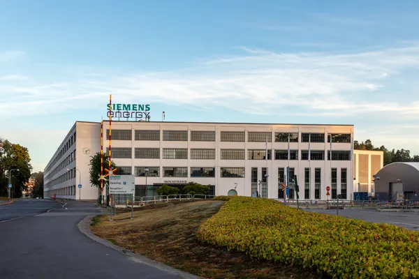 Japón y Siemens Energy firman un memorando para desarrollar eólica marina flotante