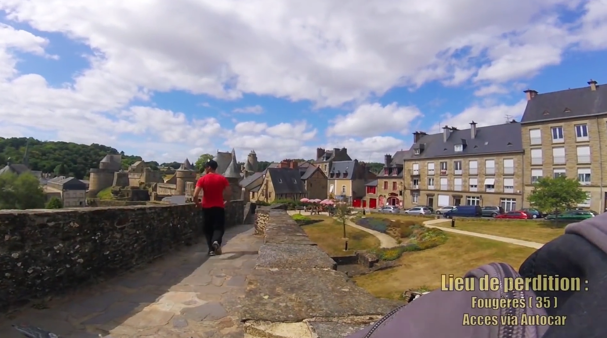 Grosse ambiance et balade médiévale à Fougères, la ville du Joueur du Grenier !