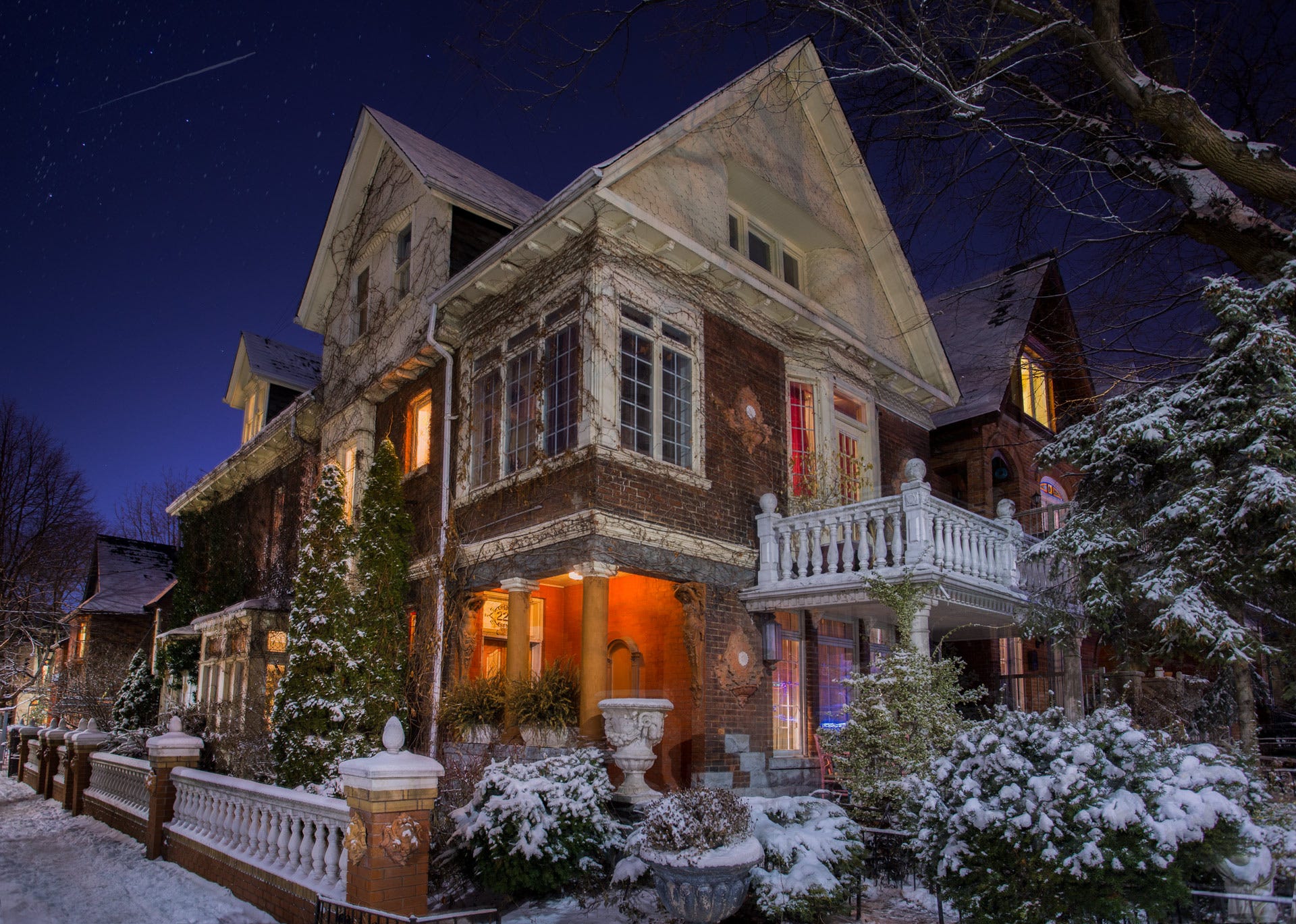 Toronto: Nelly’s By Night