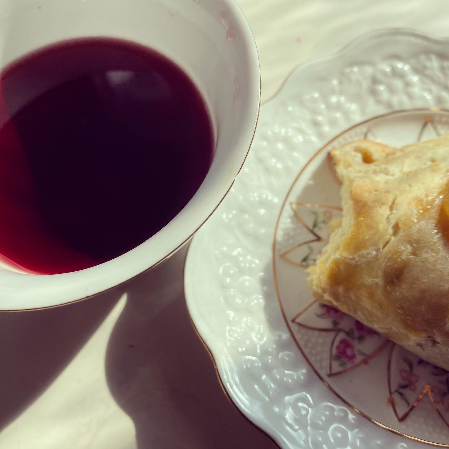 ‘Pass the Sugar, Please?’ Is A Treat for Cunning Linguists (Review)