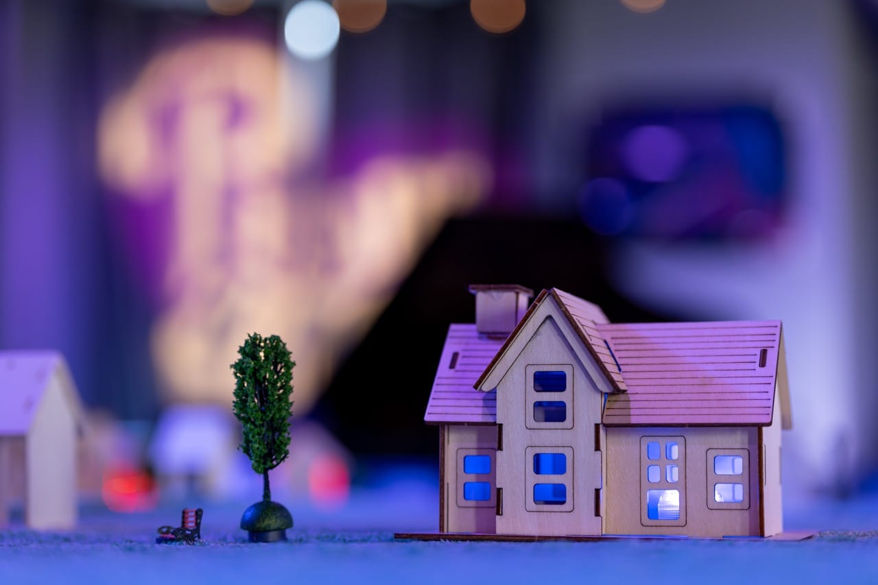 Immersive Review Rundown: The One With Neighbors, Spirits, and Shakespeare