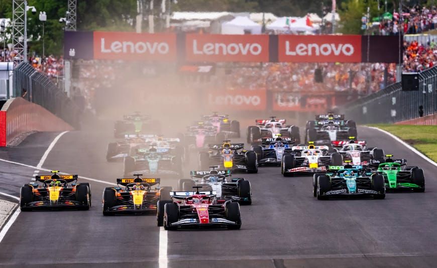 F1-es élő közvetítés, szimulátorok és Brad Pitt várja a rajongókat!