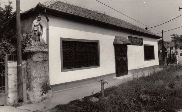 Kocsmasirató