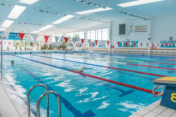 Hejhó, úszni jó! Intenzív úszótanfolyamok a sportközpontban
