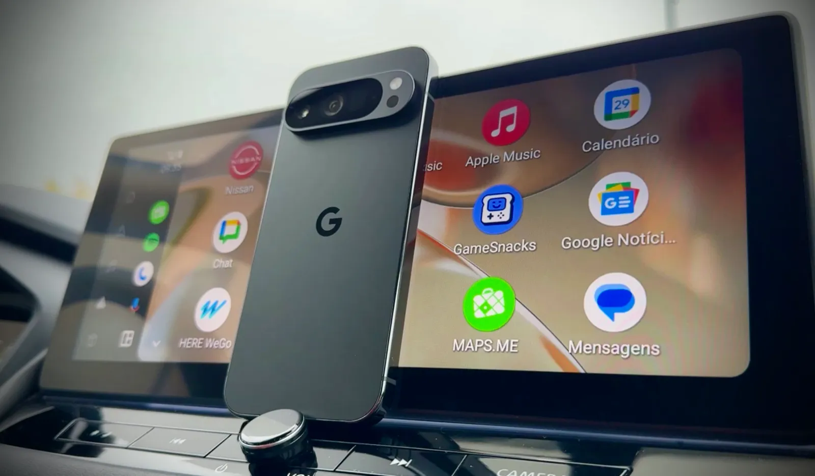 Google Pixel 9 Pro conectado ao Android Auto.