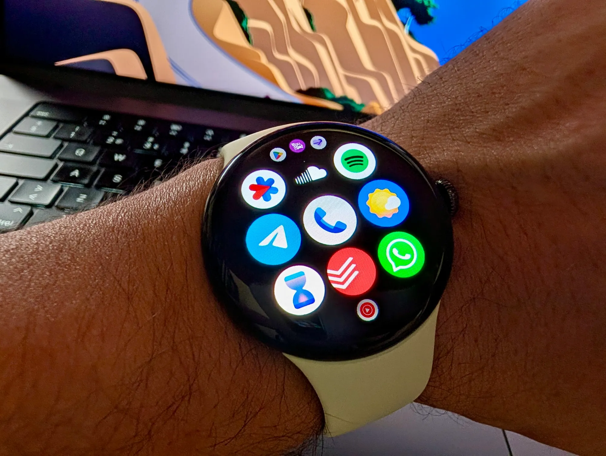 Aplicação Telegram no Google Pixel Watch 4 com Wear OS 6.1.