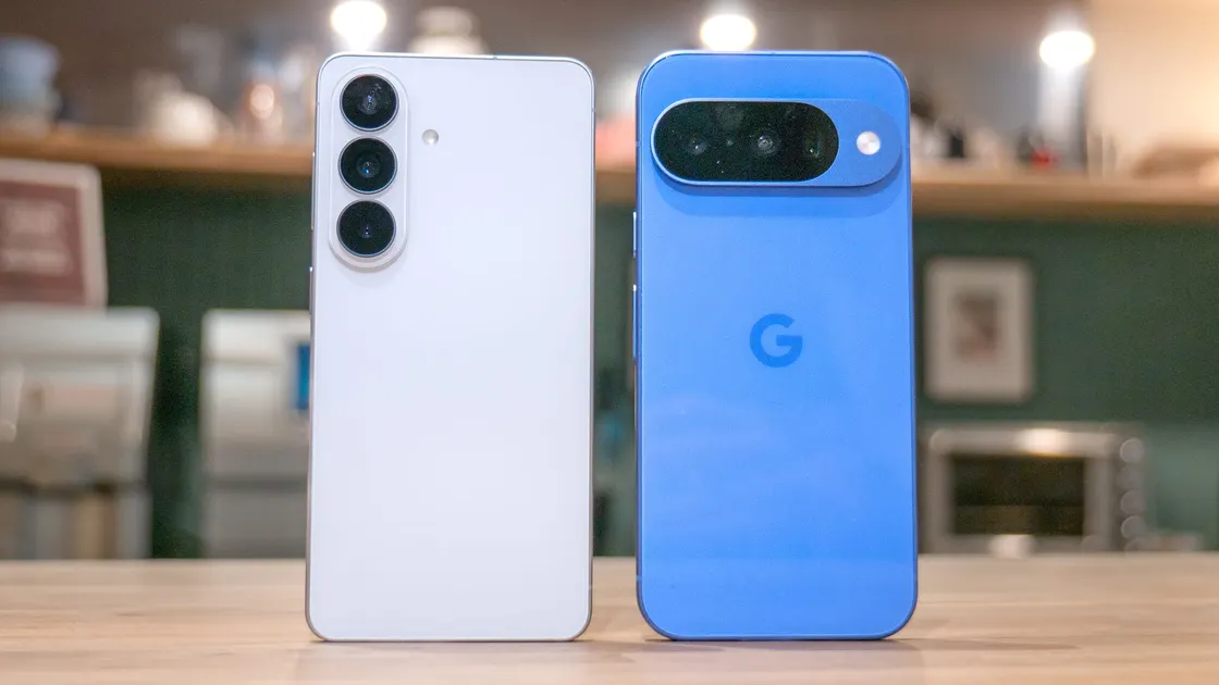 Samsung Galaxy S26 vs Google Pixel 10: Qual o melhor compacto Android?