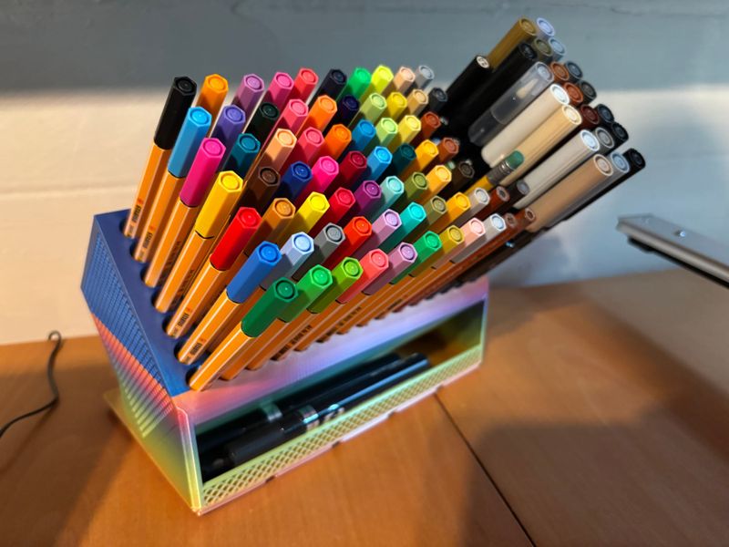 Satisfying pen holder