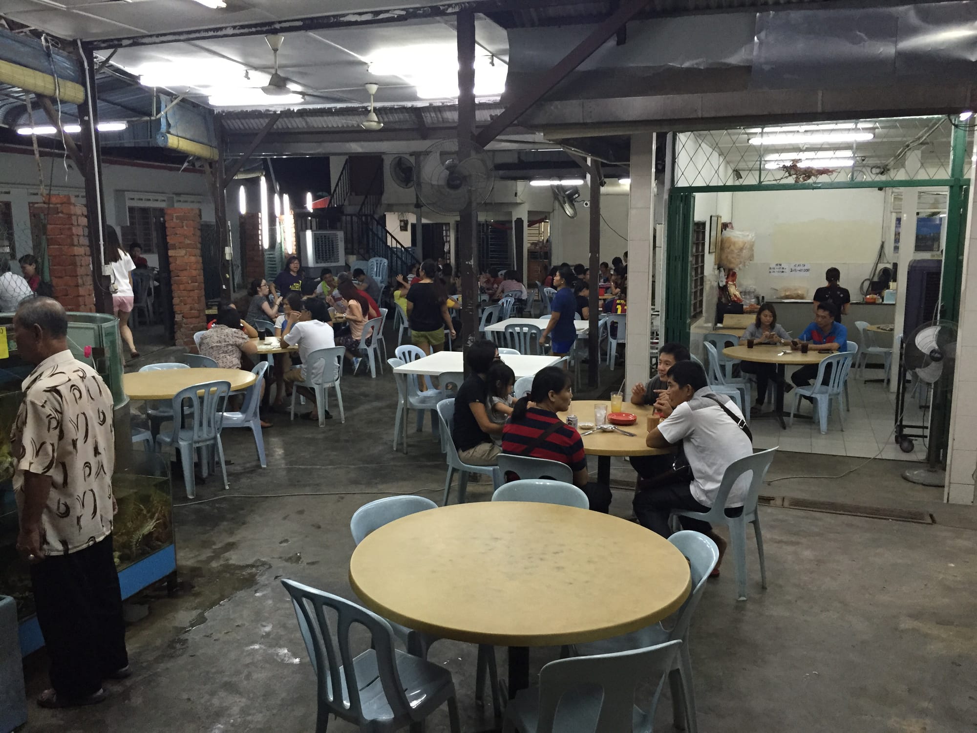 Photo by Author —the interior of the Tian Lai Seafood Garden 天来海鲜园
