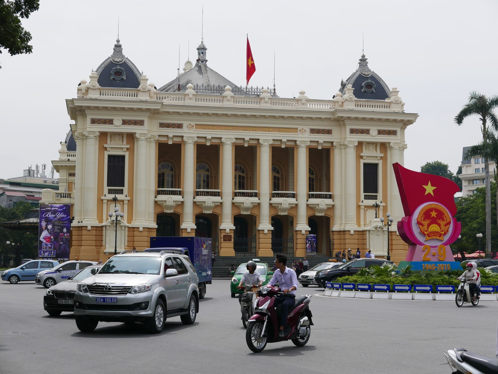 Photo by Author — Nhà Hát Lớn Hà Nội (Hanoi Opera House), 1 Tràng Tiền, Hoàn Kiếm, Thành Phố Hà Nội, Hanoi, Vietnam