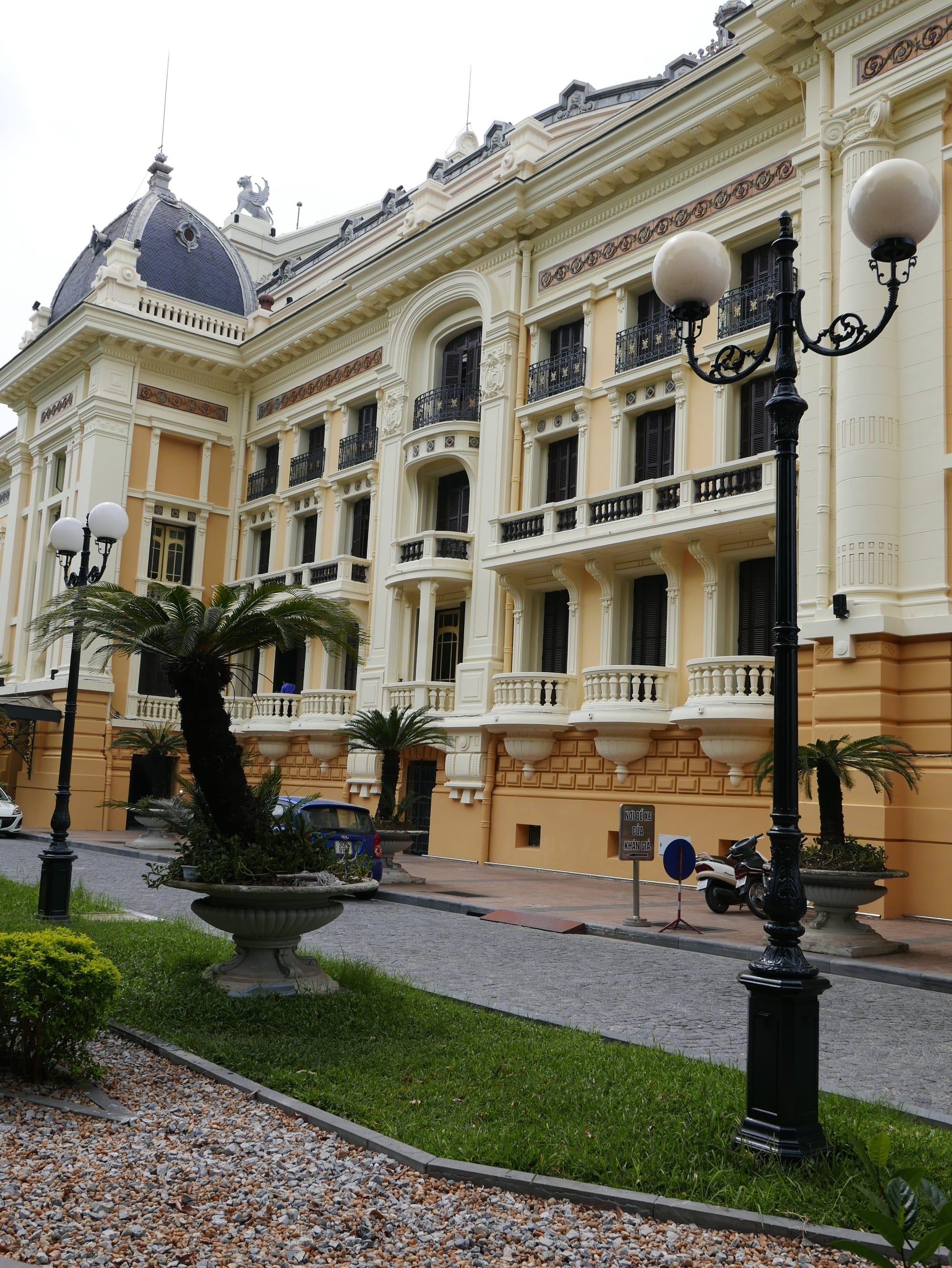 Photo by Author — Nhà Hát Lớn Hà Nội (Hanoi Opera House), 1 Tràng Tiền, Hoàn Kiếm, Thành Phố Hà Nội, Hanoi, Vietnam