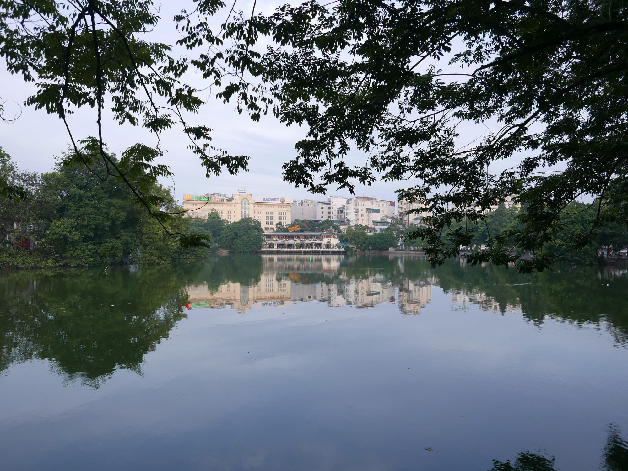 Photo by Author — Hồ Hoàn Kiếm (Hoan Kiem Lake), Đinh Tiên Hoàng (Lê Thái Tổ), Hoàn Kiếm, Thành Phố Hà Nội, Hanoi, Vietnam