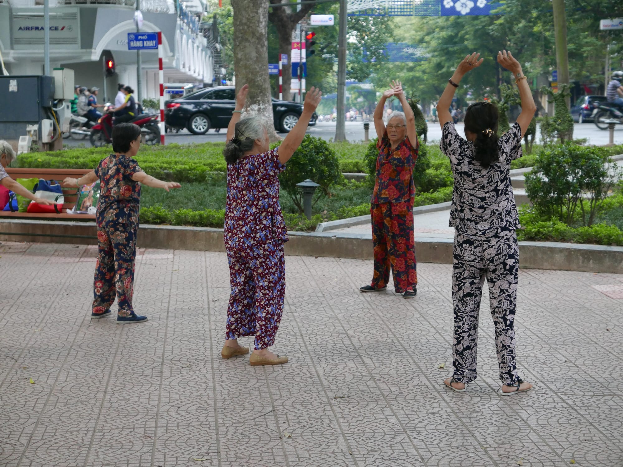 Photo by Author — Hồ Hoàn Kiếm (Hoan Kiem Lake), Đinh Tiên Hoàng (Lê Thái Tổ), Hoàn Kiếm, Thành Phố Hà Nội, Hanoi, Vietnam