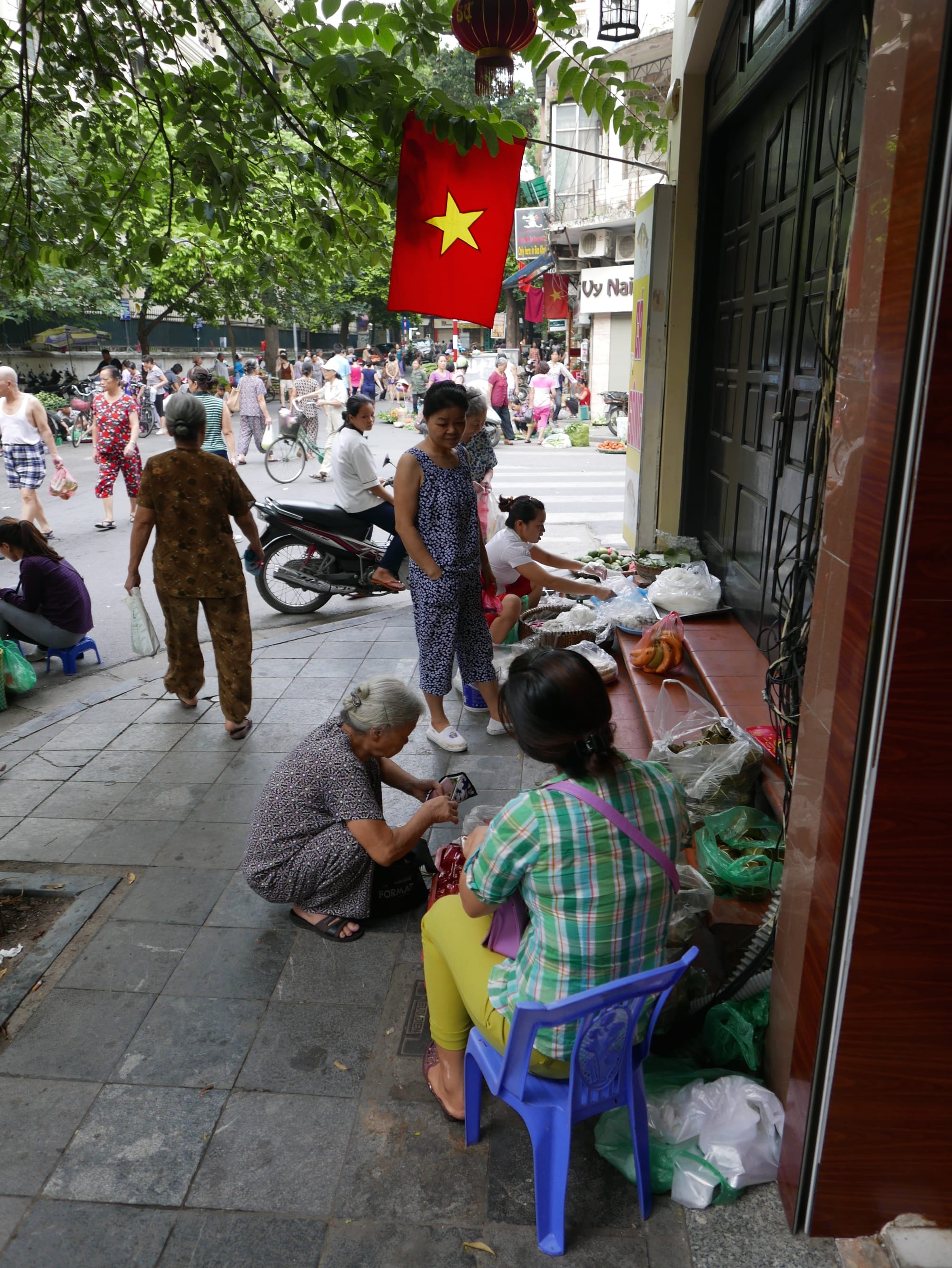 Photo by Author — Street Market near Hồ Hoàn Kiếm (Hoan Kiem Lake), Hanoi, Vietnam