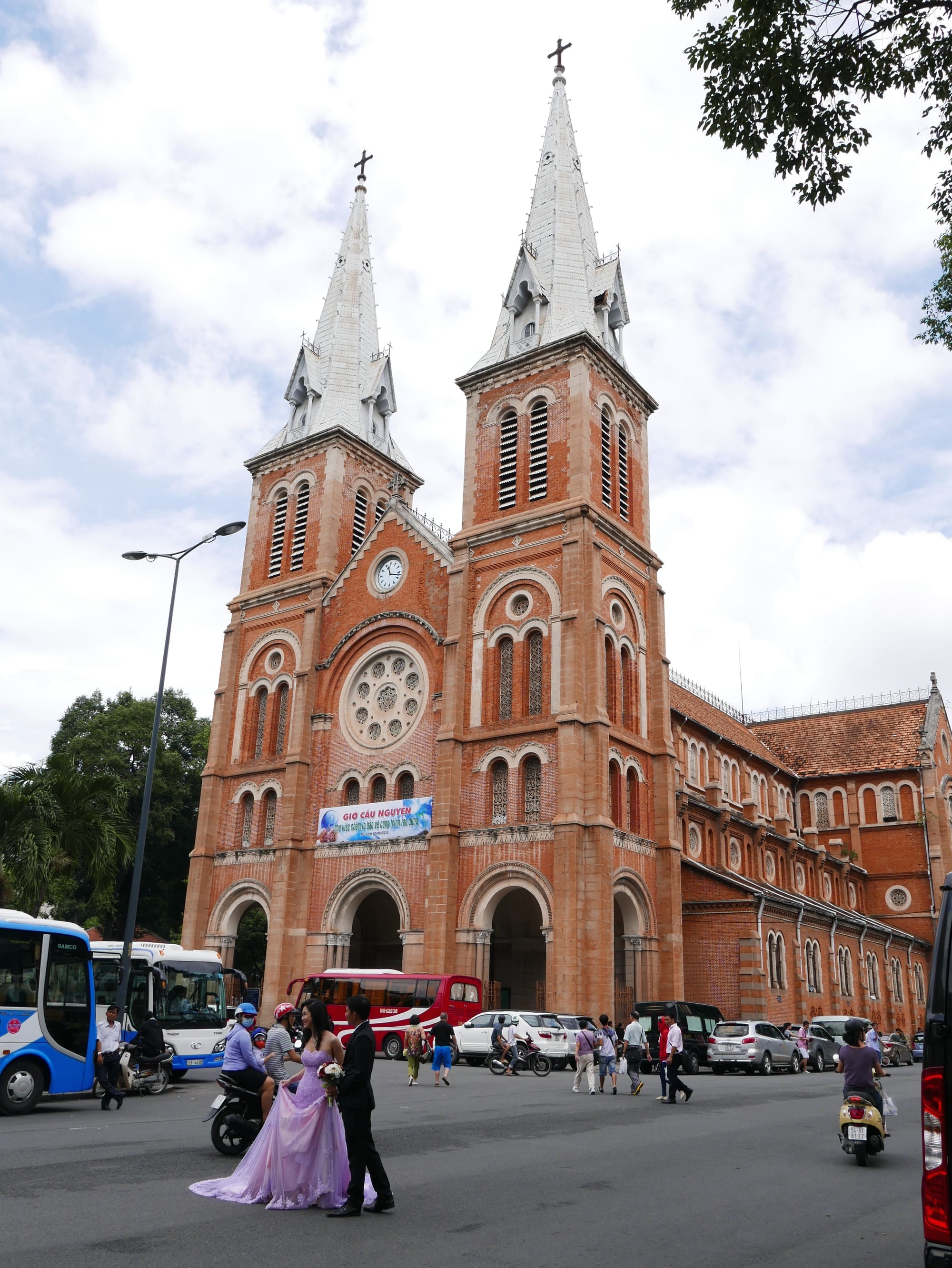 Photo by Author — wedding photoshoot at the Nhà Thờ Đức Bà Sài Gòn (Saigon Notre-Dame Basilica) — photos from around Ho Chi Minh City (Saigon), Vietnam