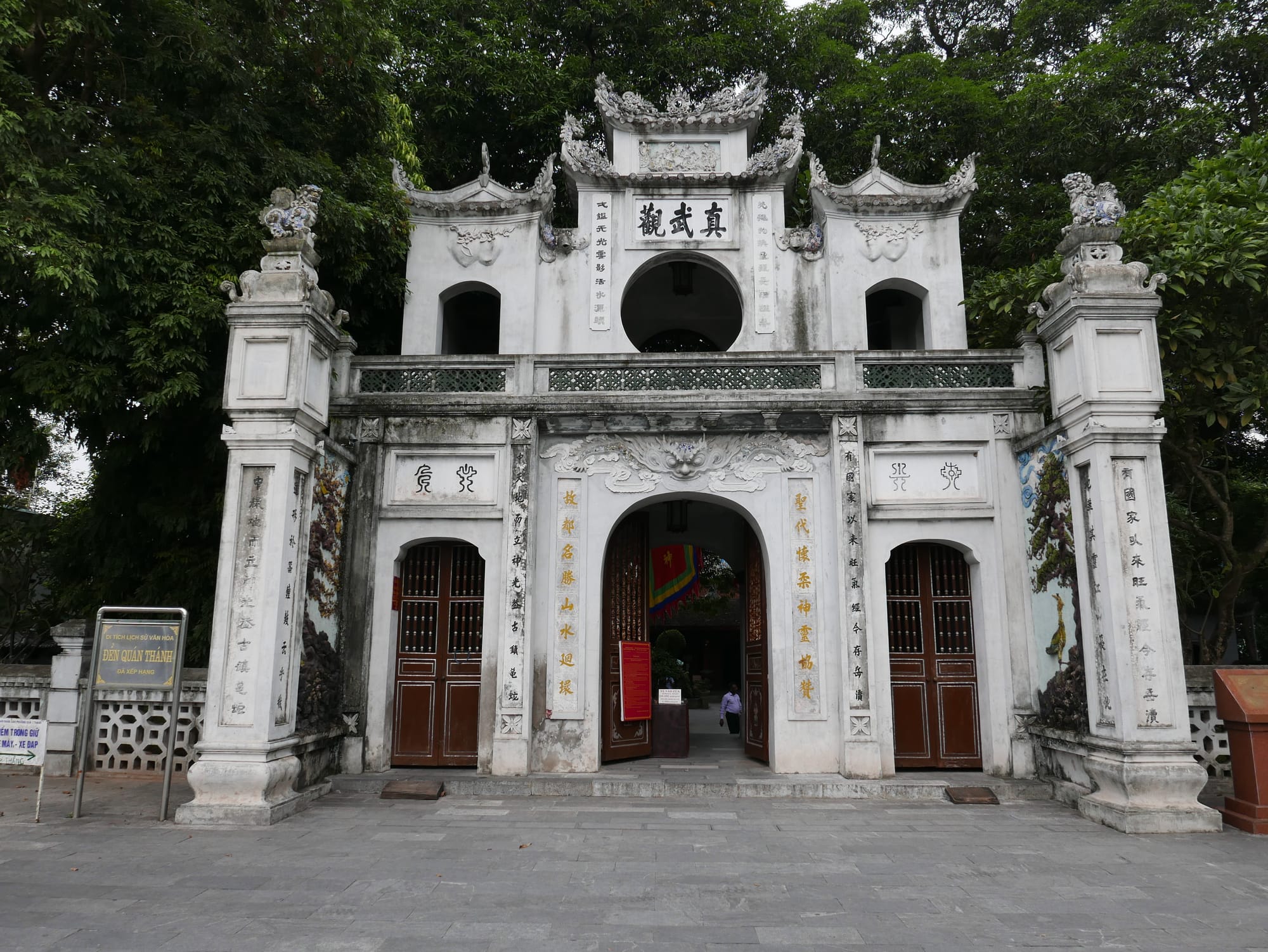 Photo by Author — Đền Quán Thánh (Quan Thanh Temple), 1 Thanh Niên (cnr. Quán Thánh), Quận Ba Đình, Thành Phố Hà Nội, Hanoi, Vietnam
