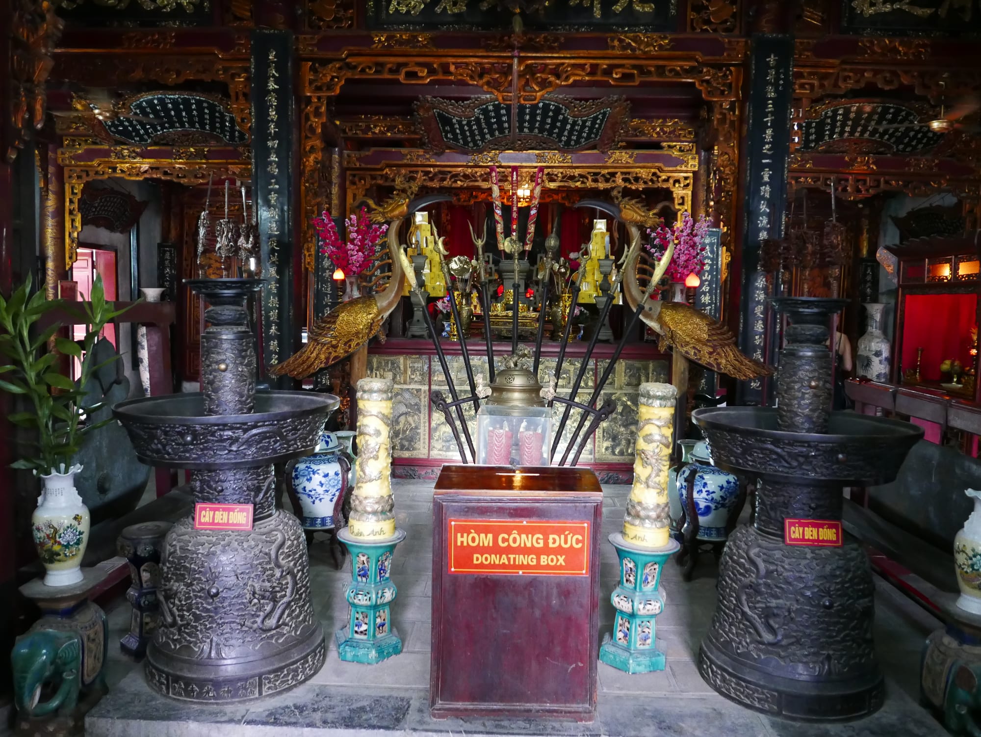 Photo by Author — Đền Quán Thánh (Quan Thanh Temple), 1 Thanh Niên (cnr. Quán Thánh), Quận Ba Đình, Thành Phố Hà Nội, Hanoi, Vietnam