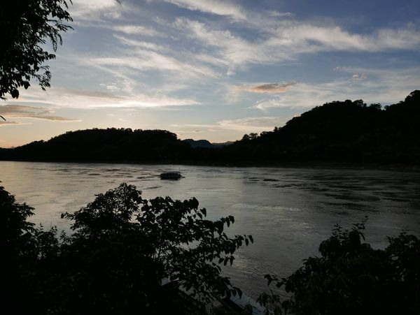Sunset over the Mekong, Luang Prabang (ຫລວງພະບາງ/ຫຼວງພະບາງ), Laos