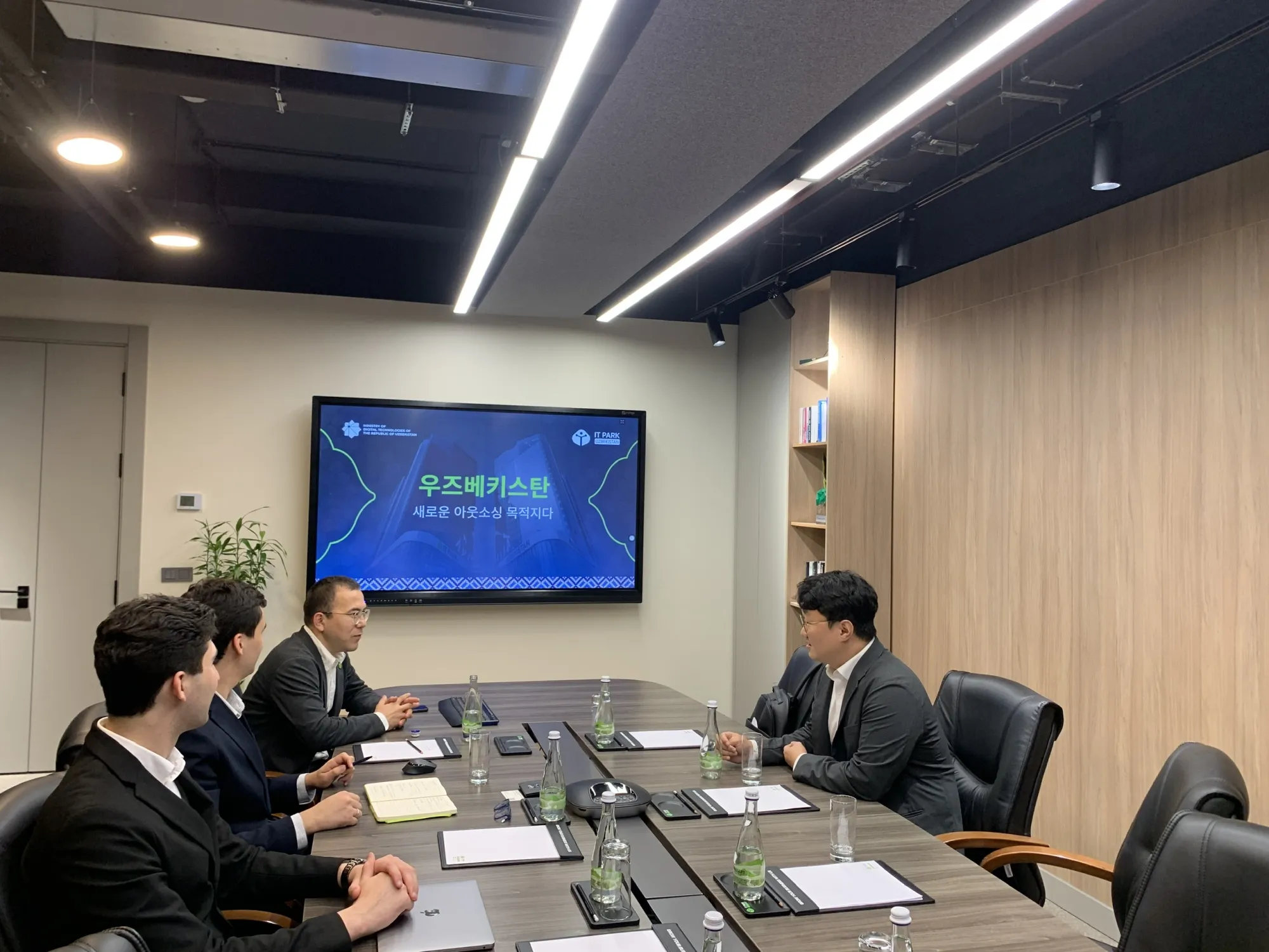코드프레소와 타슈켄트 인하대학교와 공식 MOU 현장