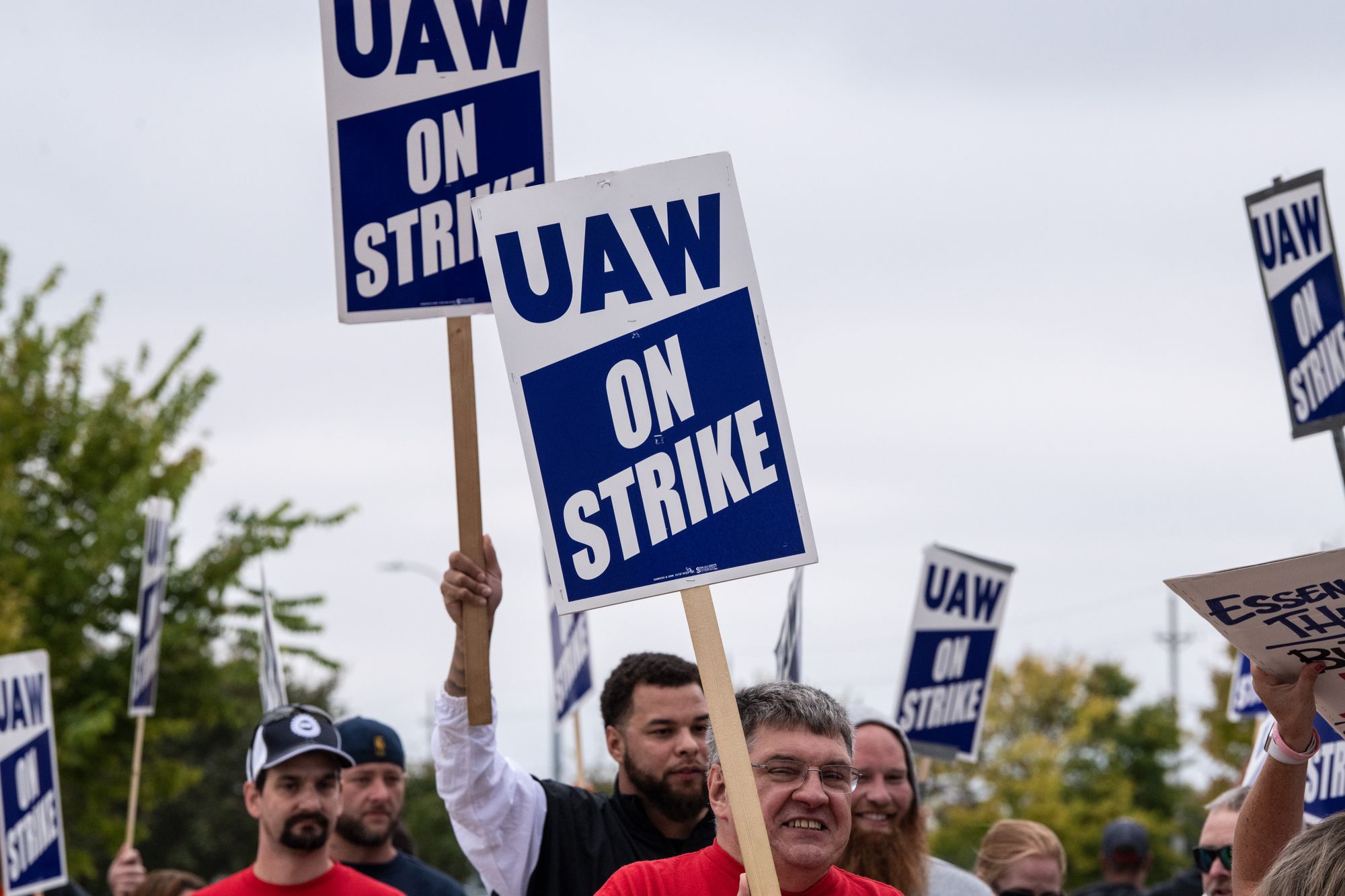 Strike ends, United Auto Workers get a deal.