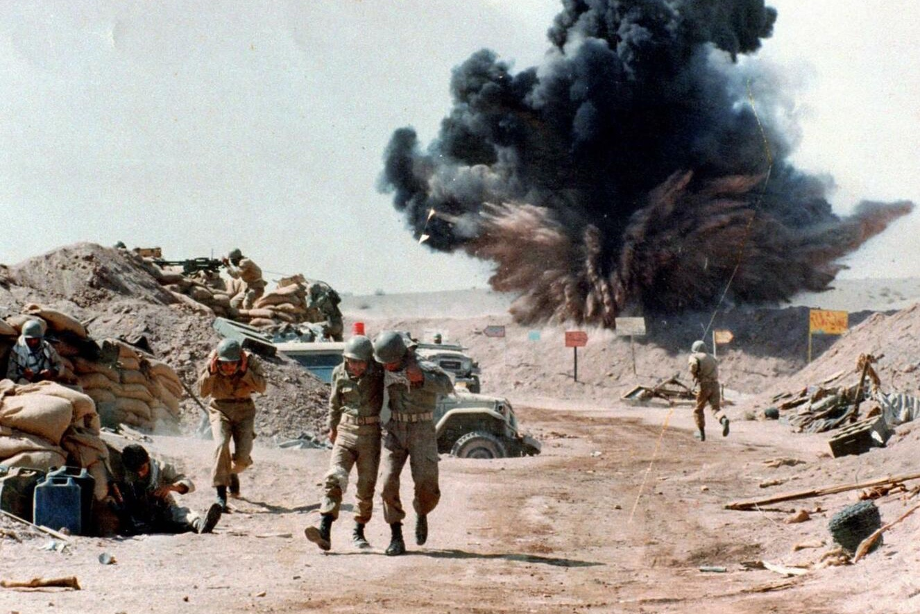 Soldiers help each other during the 1980 Iran–Iraq War | Bhavya Mathur, Wikimedia Commons
