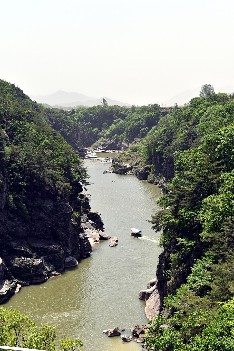 Hantan River nearby Goseokjeong | Wikimedia Commons