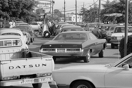 Cars wait in long lines during the gas shortage | Warren K. Leffler, Library of Congress