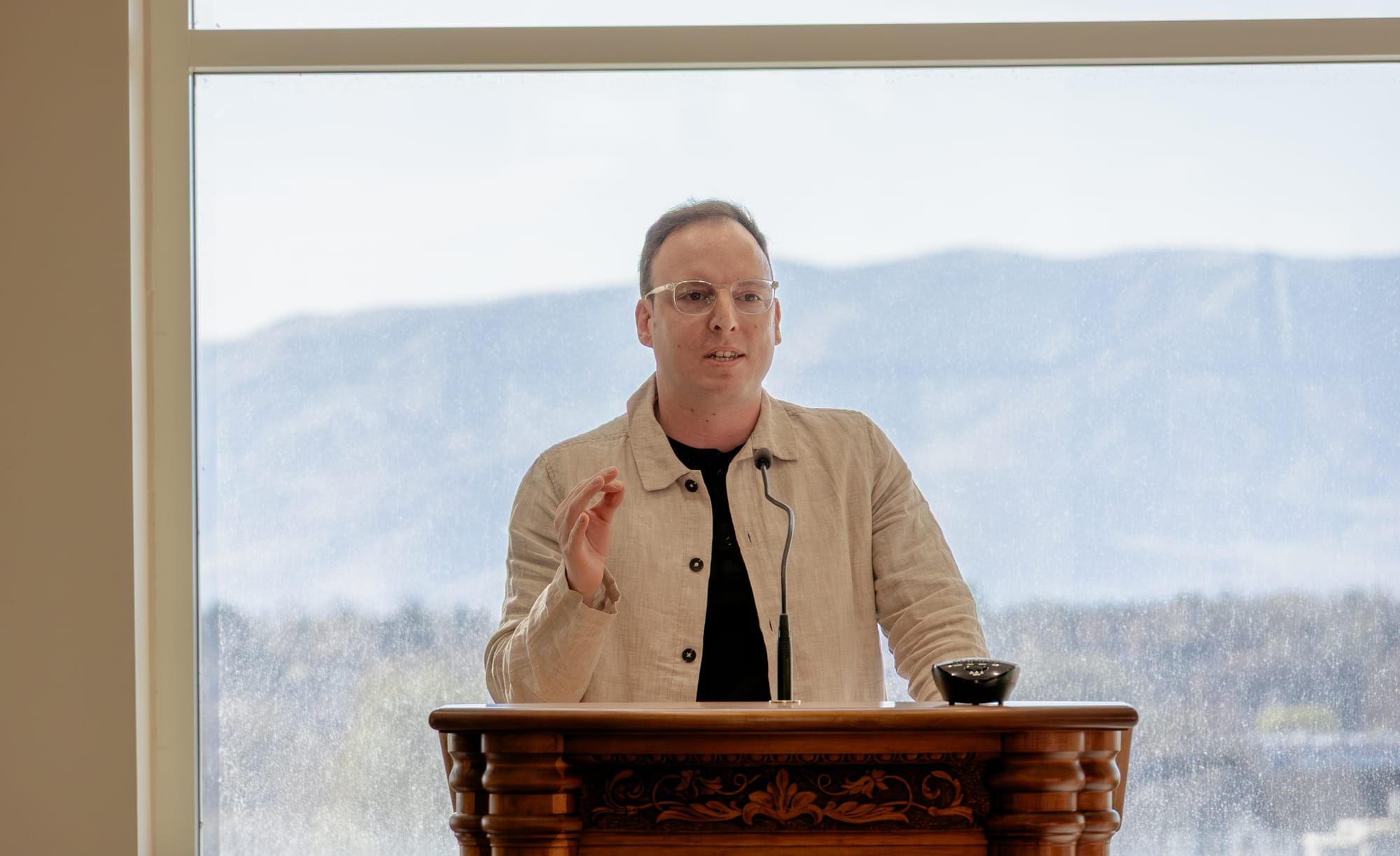 Tangle Founder Isaac Saul speaking to college students at BYU | Image: Madison Robinette
