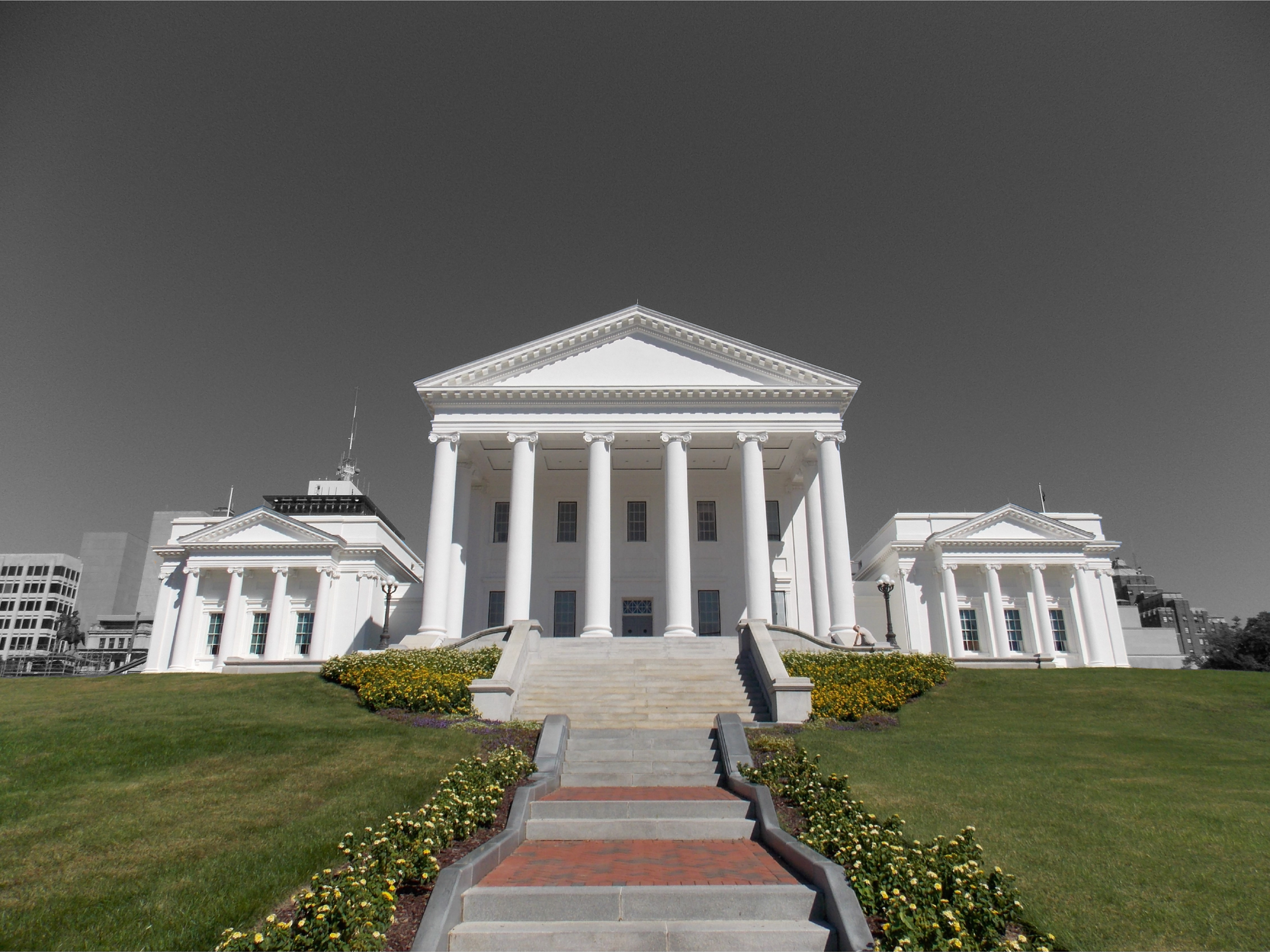 The Virginia State House in Richmond, Virginia | Photo by Farragutful, Wikimedia Commons, edited by Russell Nystrom