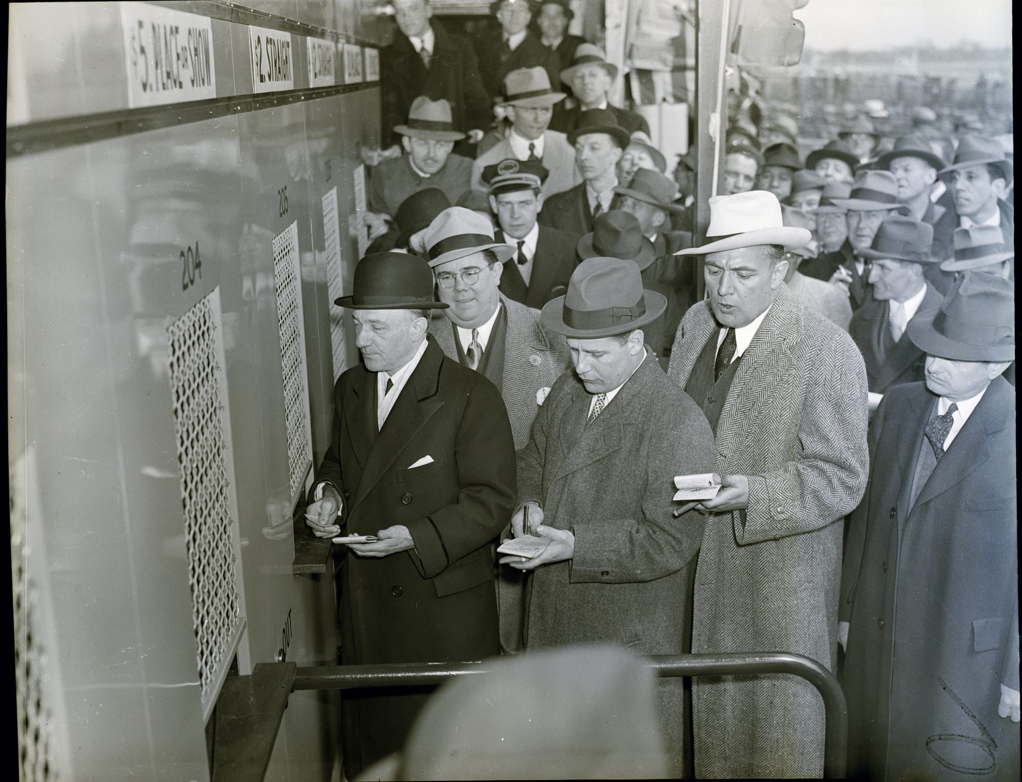 New York lawmakers lead the way to the mutuel betting windows in 1940 | Getty Images/Bettmann