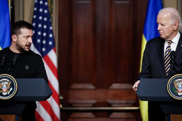 Ukrainian President Volodymyr Zelensky (left) meets with Biden in Washington D.C. (Photo by Chip Somodevilla/Getty Images)
