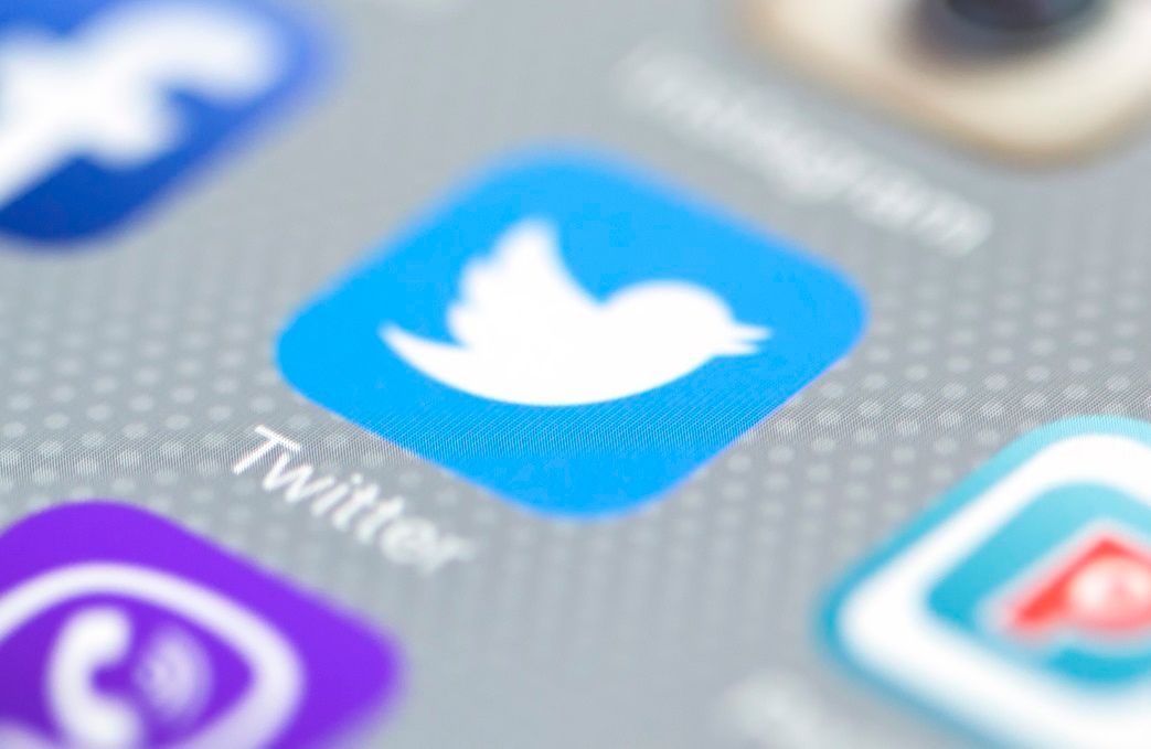 Twitter bekämpar lögn om massinvandring – tvingas lämna EU