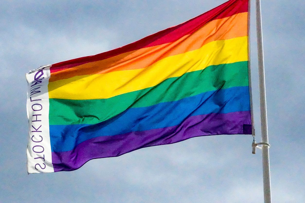 “Ny tradition”: Prideflaggor på Sagerska palatset