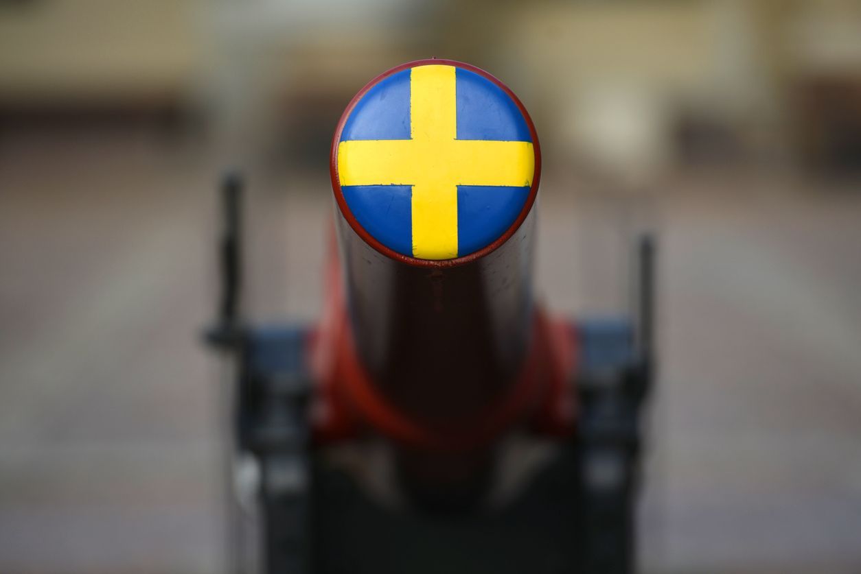 Ledare: Hus i helvete när “svenska intressen” hotas – Knäpptyst när svenska medborgare skadas