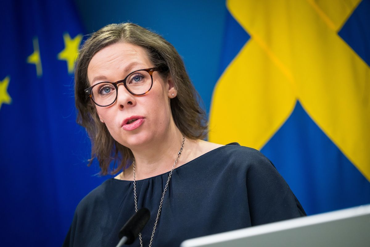 Personer som inte kan utvisas ska flyttas till anläggningar – Utanför EU