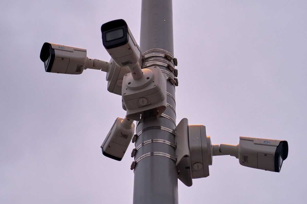 Hälften av svenskarna positiva till övervakning – Tros minska brottsligheten