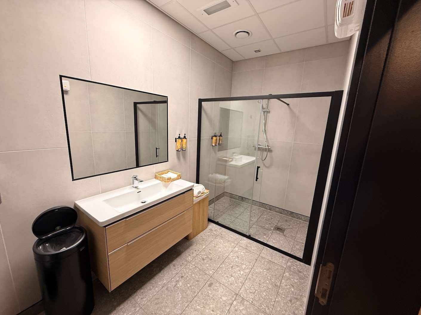 Showers in The Phoenix Lounge, Dublin Airport Terminal 1