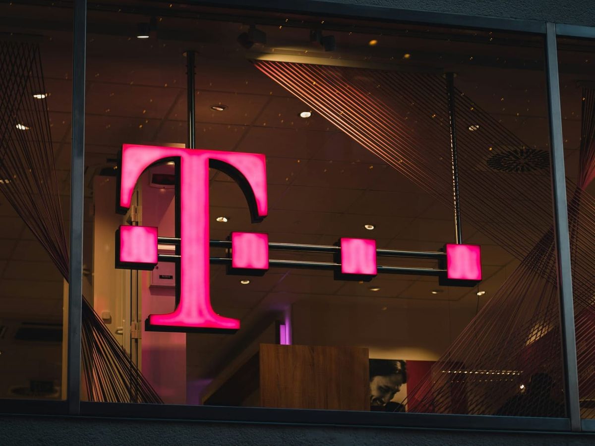 T-Mobile executives reject $300 billion Deutsche Telekom merger