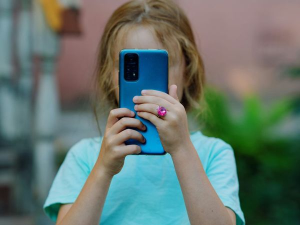Scientists find no proof that smartphones ruin kids' brains