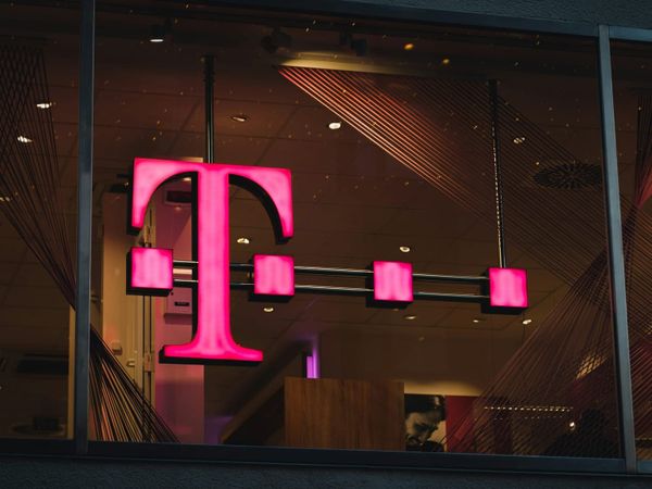 T-Mobile executives reject $300 billion Deutsche Telekom merger