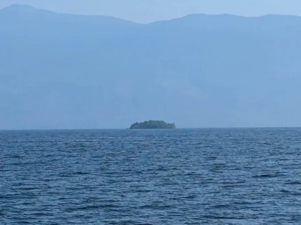 Mysterious floating island suddenly vanishes from massive lake