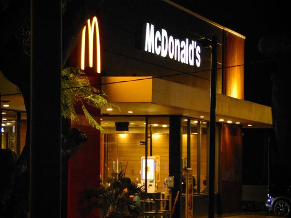 McDonald's tests showing commercial ads on drive thru screens
