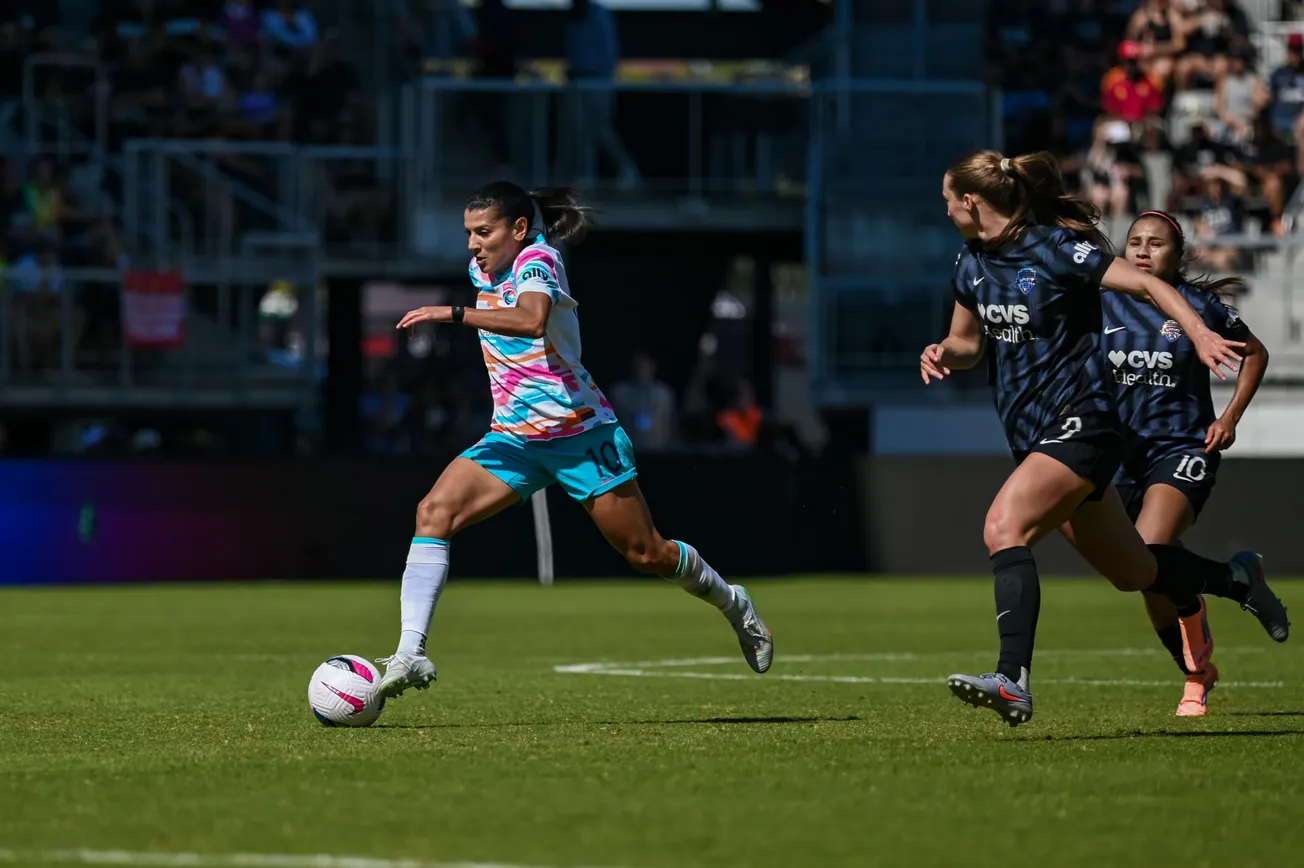 Kenza Dali re-signs with the Wave