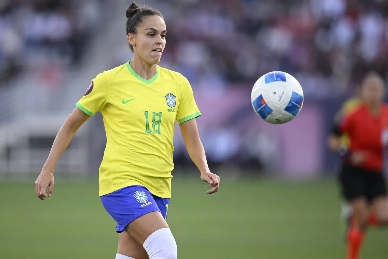 Gabi Portilho signs with the Wave to round out the attack