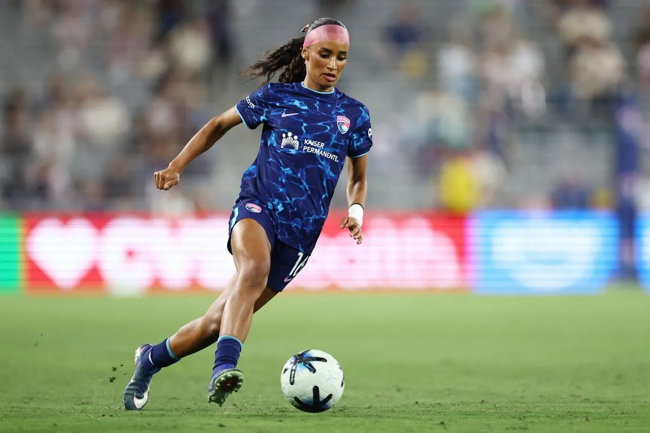 Mimi Van Zanten extends contract Through 2029 with Wave FC