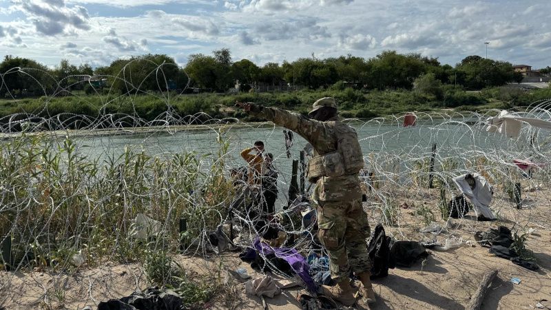 Texas Building Barrier on New Mexico Border